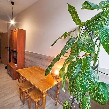 Tokyo Vibes - Private Sleeping Pods Hostel, Self Check-in 5* Вільнюс