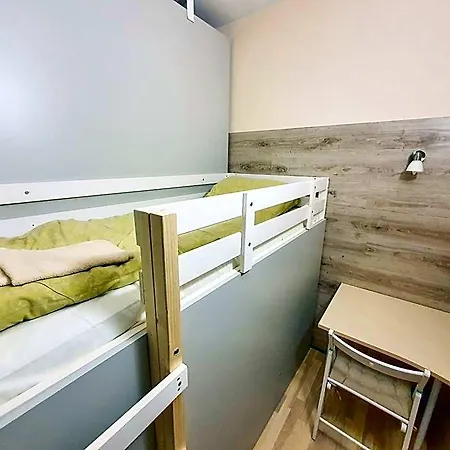 Tokyo Vibes - Private Sleeping Pods Hostel, Self Check-in 5* Вільнюс