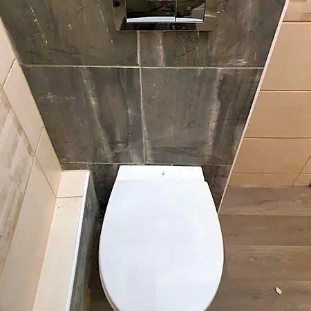 Tokyo Vibes - Private Sleeping Pods Hostel, Self Check-in Vilnius