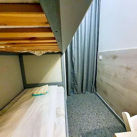Tokyo Vibes - Private Sleeping Pods Hostel, Self Check-in Hotel