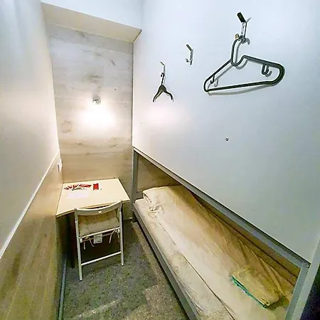 Tokyo Vibes - Private Sleeping Pods Hostel, Self Check-in